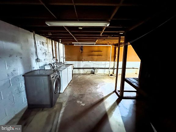 4th image of 220 Myrtle Ave