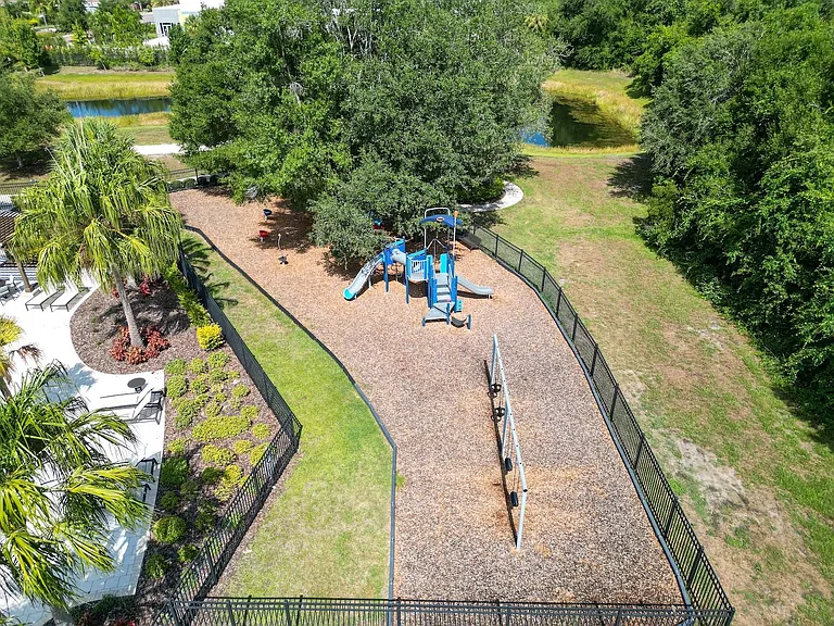 10667 Cardera Dr — Photo 52