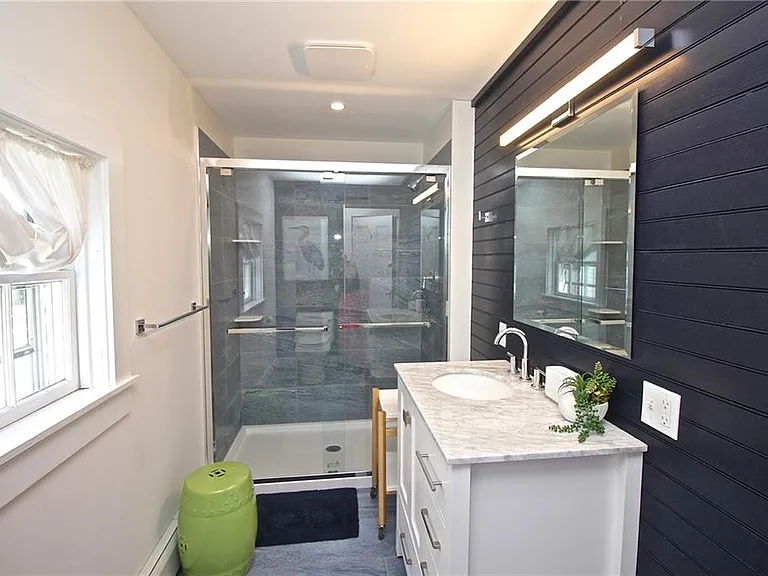 700 Thames St — Photo 24