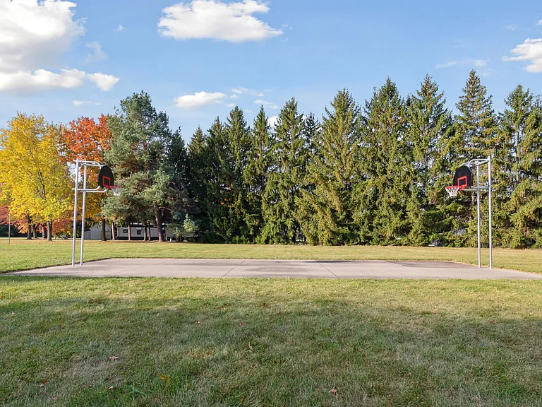 Lawndale Estates — Photo 10
