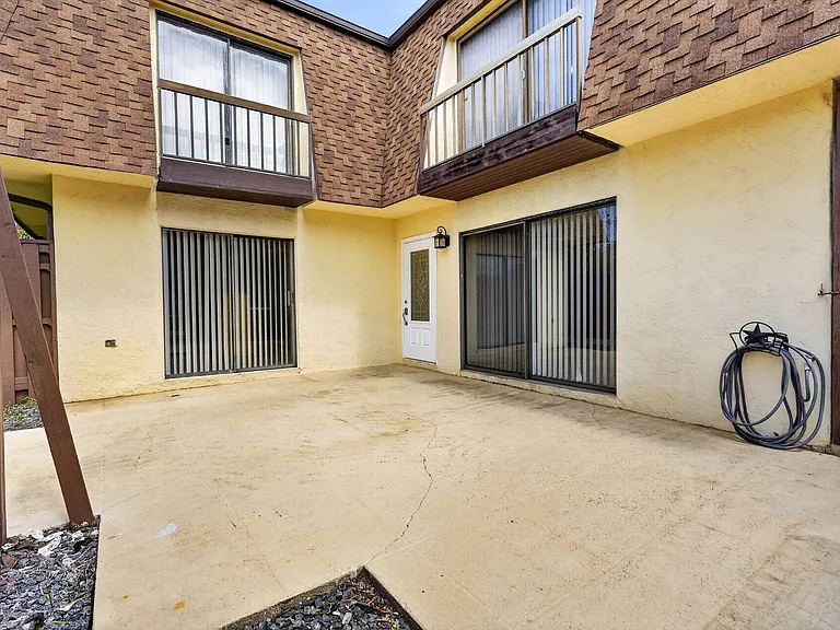 110 N Delaware Blvd #15D — Photo 39