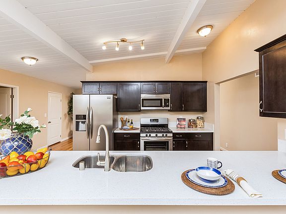 5th image of 3338 Tropicana Dr