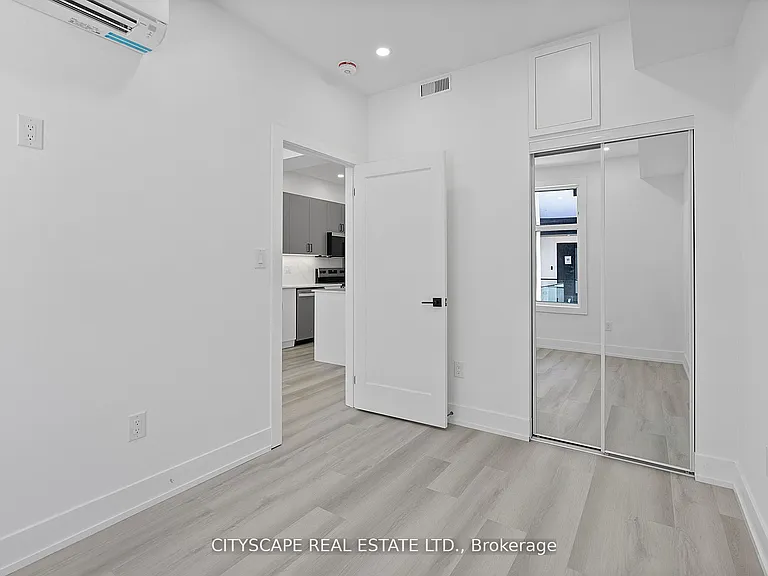 587 Oakwood Ave #2 — Photo 18