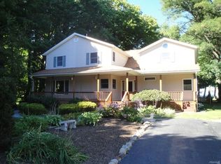 8518 E Lake Rd, Erie, PA 16511