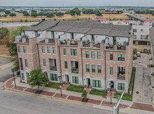 908 W Peach St, Fort Worth, TX 76102