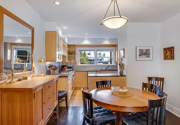 4th image of 2327 24th St