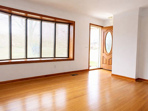 3rd image of 6206 Berwyn St