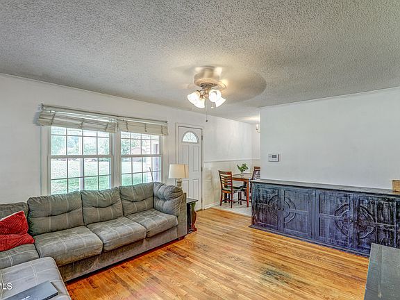 4th image of 2901 Newton St