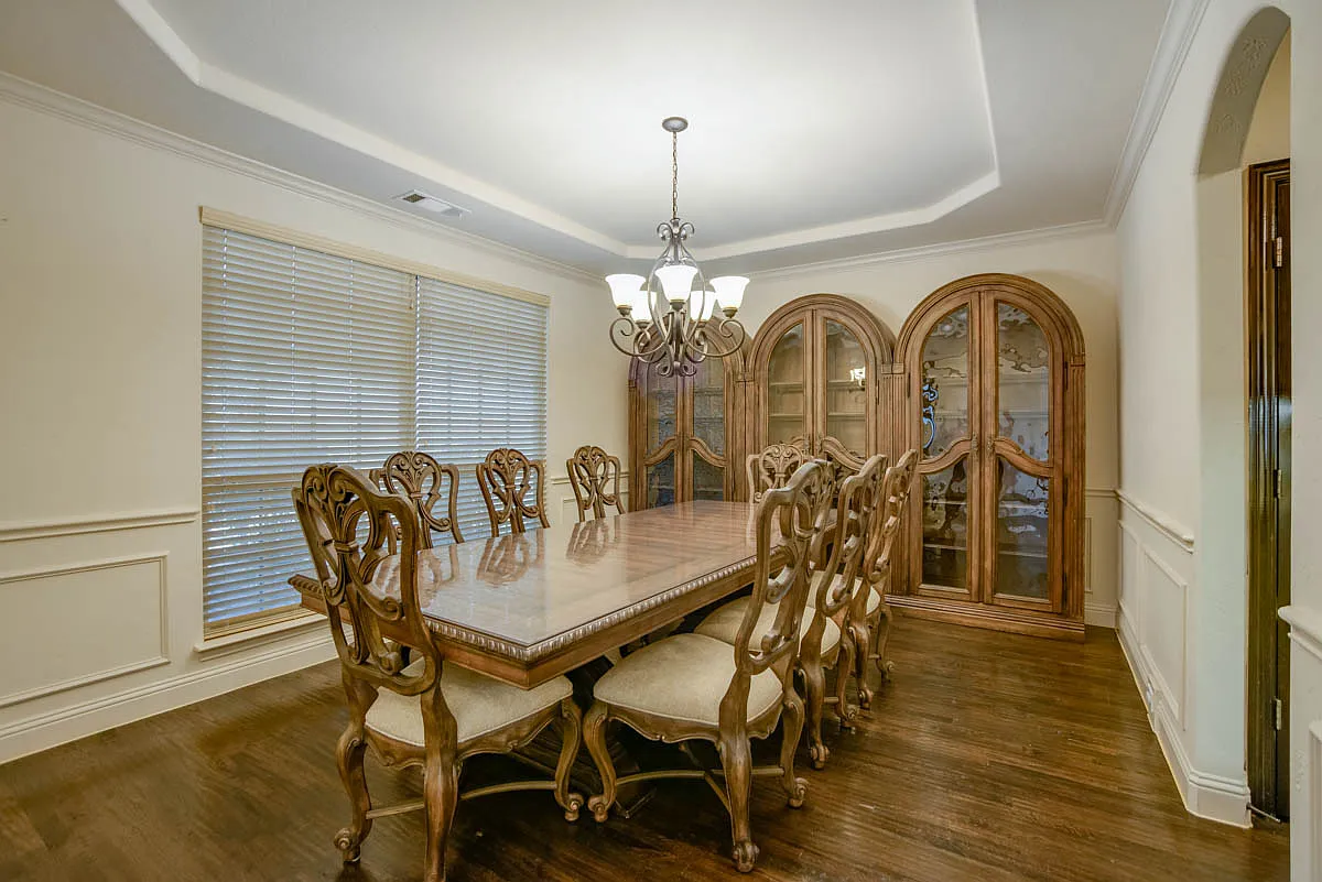 4 bed, 4239 sqft, $4,700 — Photo 2