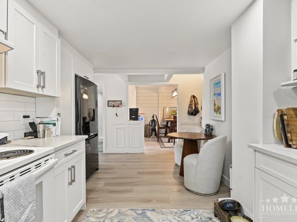3 bedroom rental in Surrey — photo 10