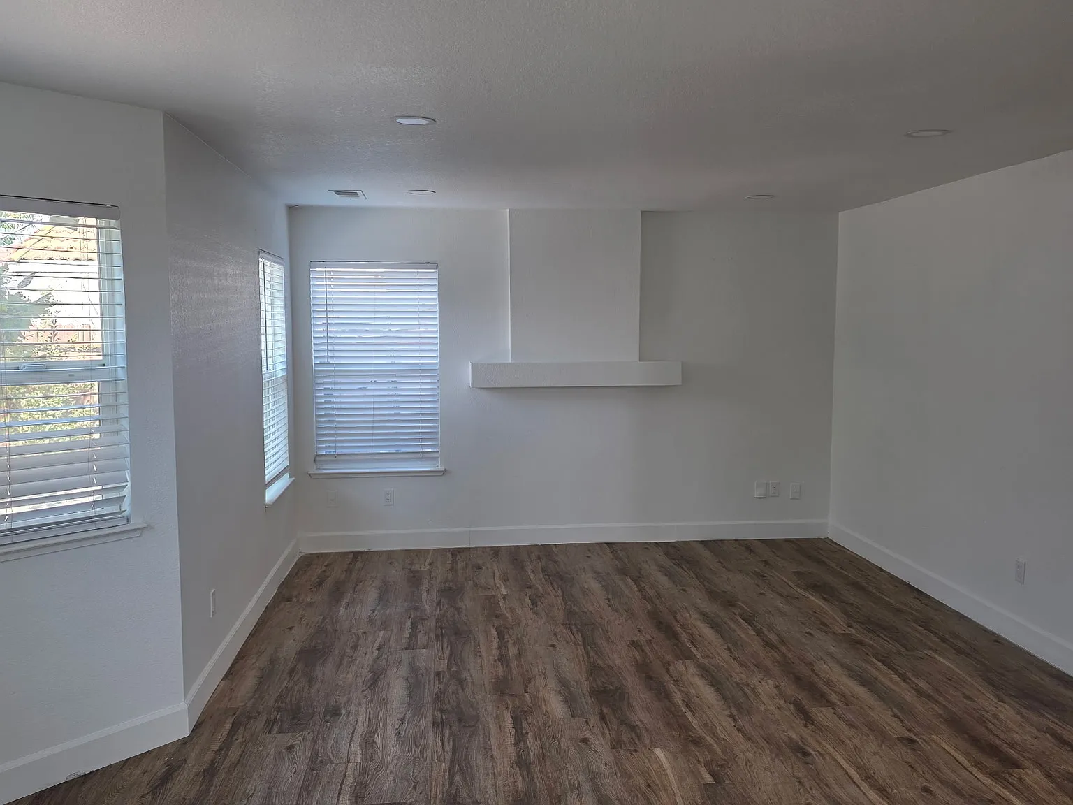 4 bed, 2.5 bath, 1755 sqft, $2,700 — Photo 4