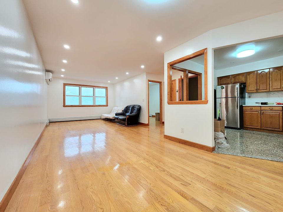 1st image of 14416 25th Dr Floor 2