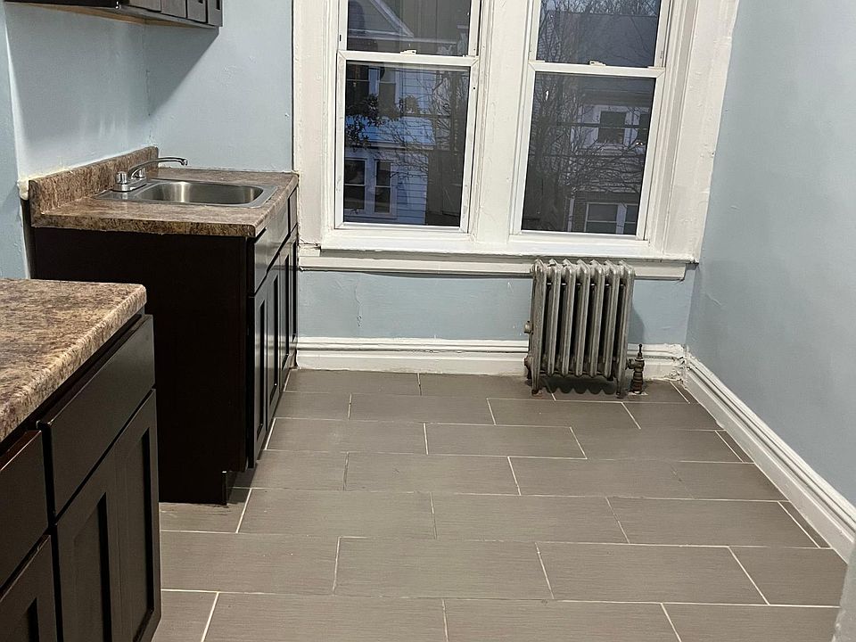 1st image of 18 N 12th St #201