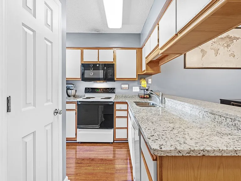 4930 Windsor Green Way #302 — Photo 5