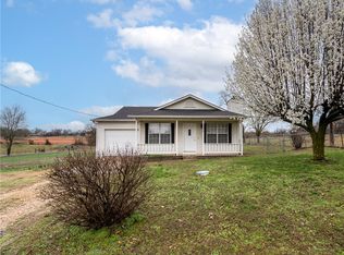 1546 E 3rd St, Gentry, AR 72734