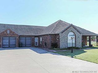 1831 S Broadway St, Skiatook, OK 74070