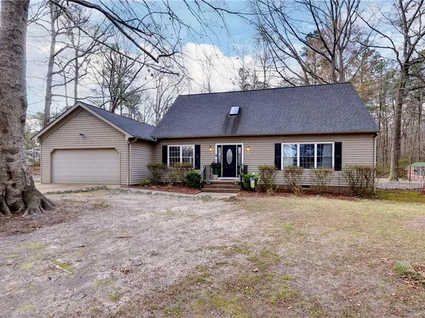 3592 Woodstock Rd, Gloucester, VA 23061