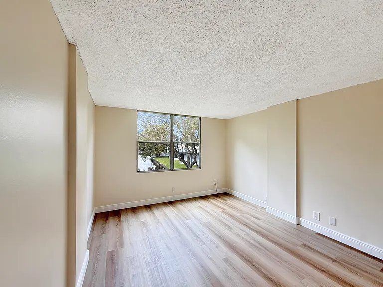 113 Royal Park Dr #2C — Photo 12