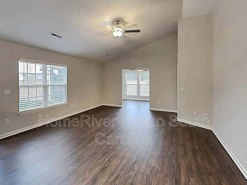 3 bed, 2.0 bath, 1582 sqft, $2,135 — Photo 2
