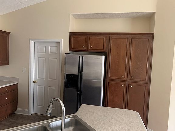 5th image of 122 Summerfield Dr