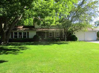 266 Cragmor Dr, Clinton, IA 52732
