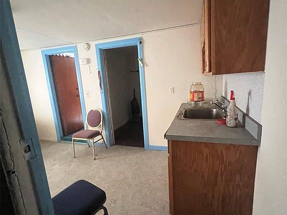 4th image of 44 Scudder St
