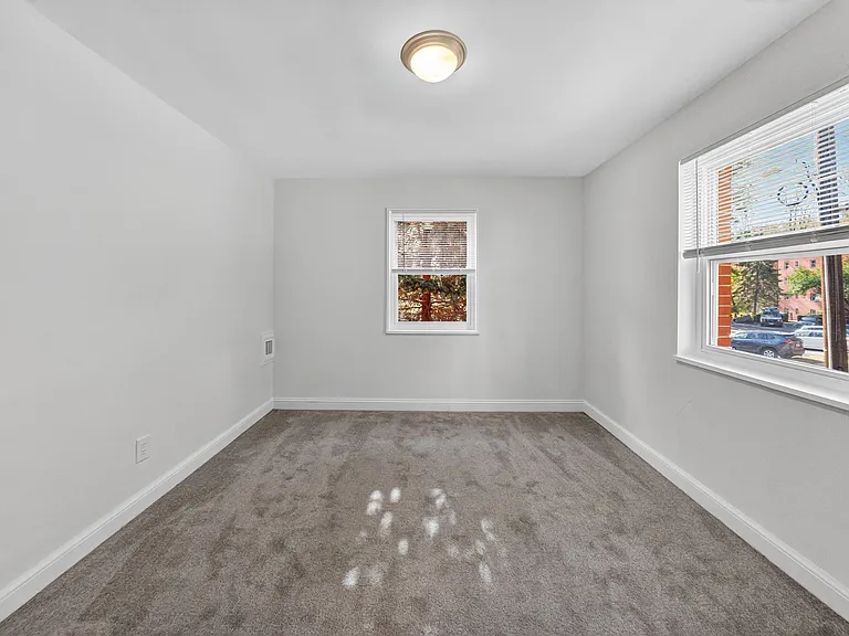 Croydon Manor Apartments — Photo 14