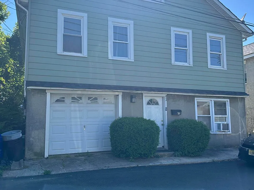92 Laurel St #B