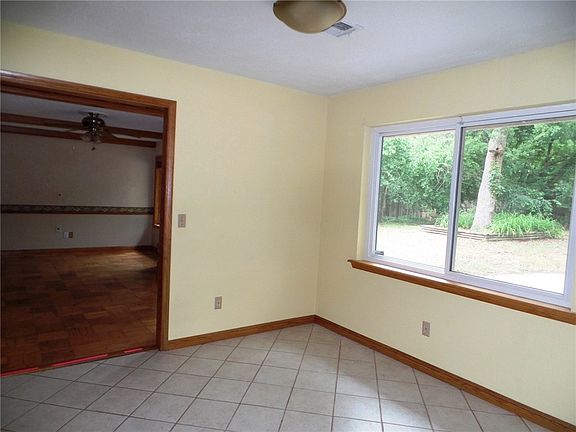 5th image of 701 N Sweetgum Ave