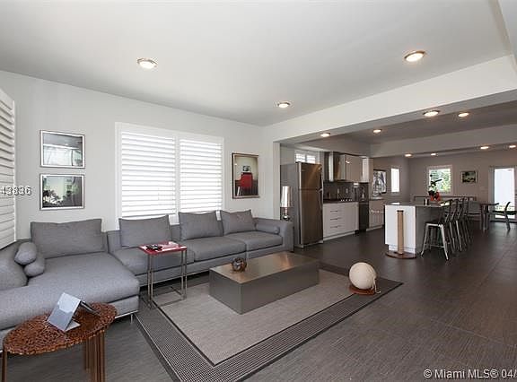 3rd image of 7333 Dickens Ave