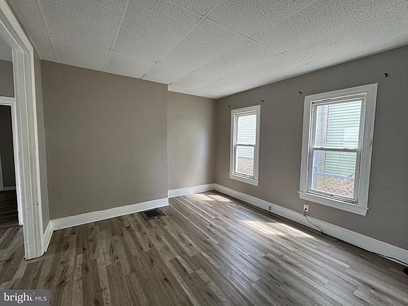 4th image of 223 S 4th St