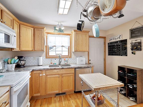 5th image of 600 1st Ave S