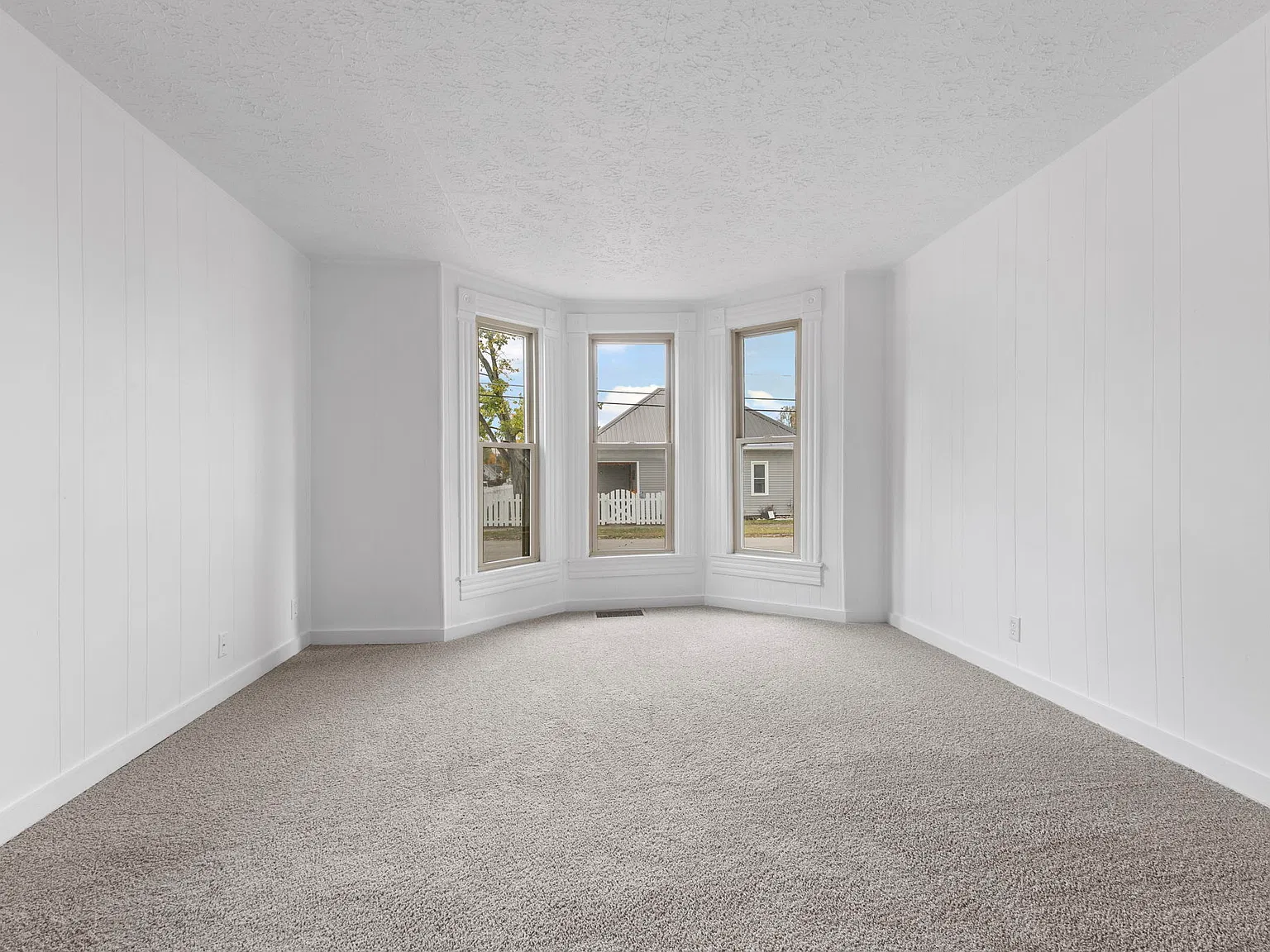 3 bed, 2009 sqft, $1,950 — Photo 3