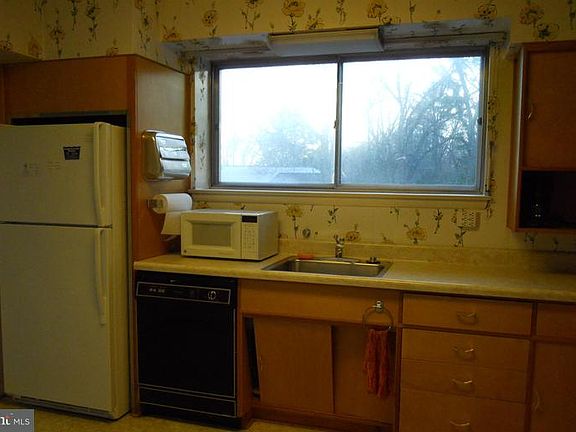 3rd image of 11106 Bybee St