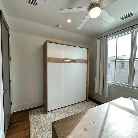 210 Glasgow Ln — Photo 35