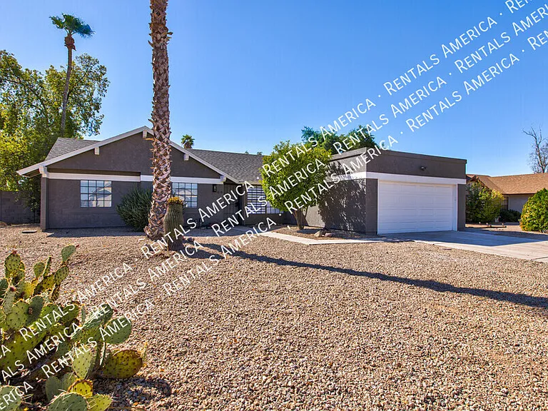 819 W Ross Ave — Photo 2