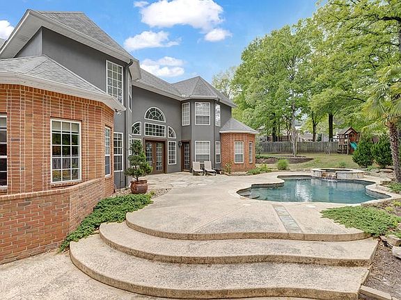 2nd image of 3 Stonegate Cir