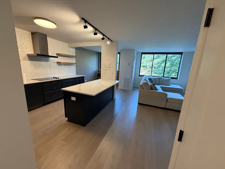 5500 Holmes Run Pkwy #101 — Photo 2