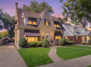 1152 Margret St, Des Plaines, IL 60016