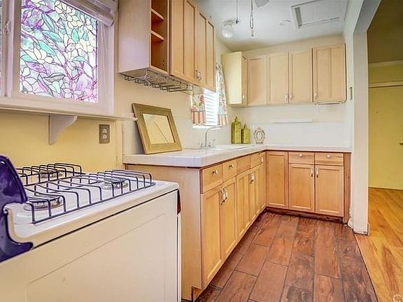 5th image of 114 1/2 Los Angeles Ave