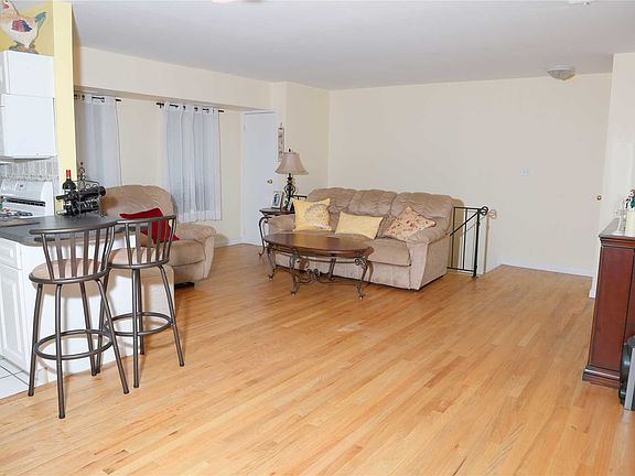 3rd image of 26 Cheyenne Ct