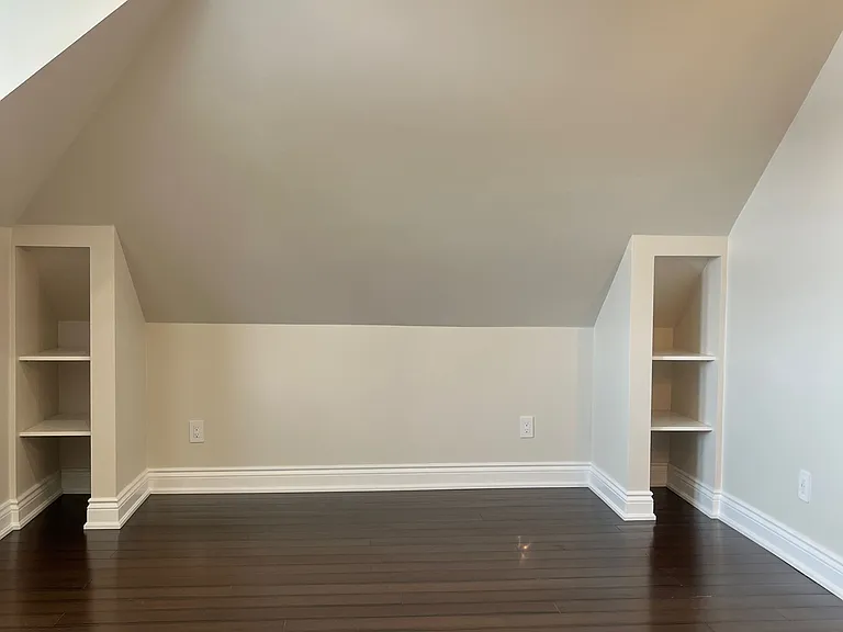 900 Avenue Rd #3 — Photo 19