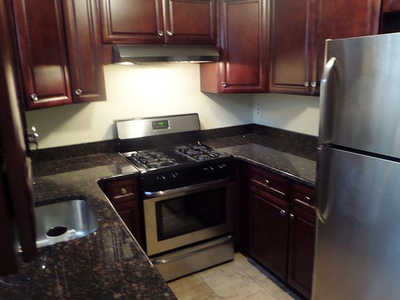 3rd image of 1031 S Dorrance St