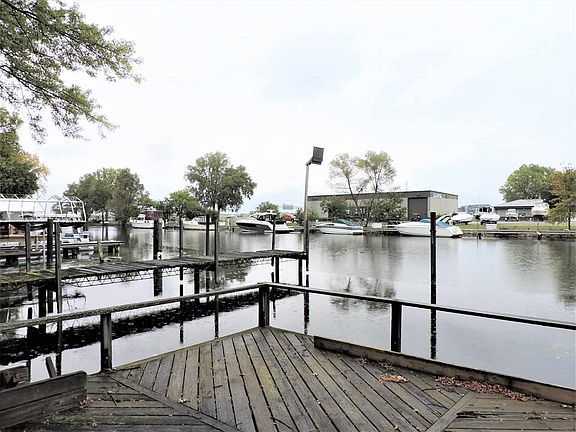 On the deep Channel to Lake!