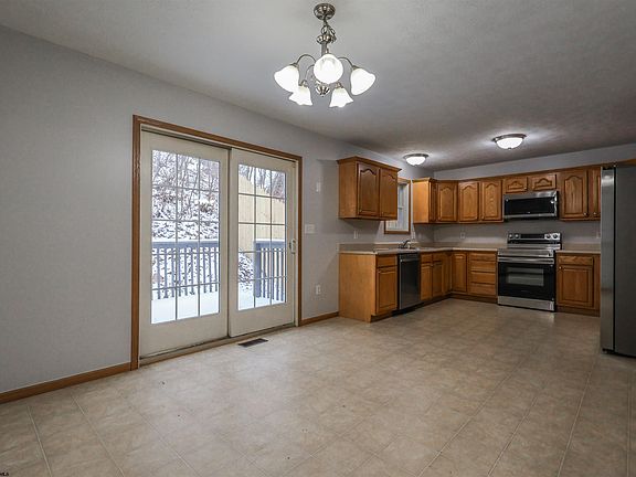 4th image of 1508 Bergamont St