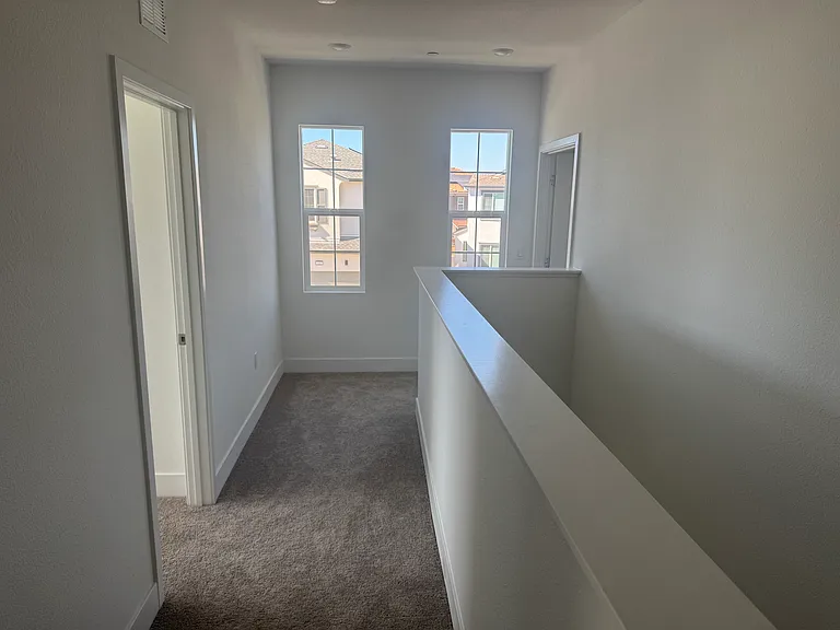 248 N Venice Pl — Photo 7