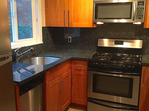 5th image of 110 Carlotta Cir APT 6