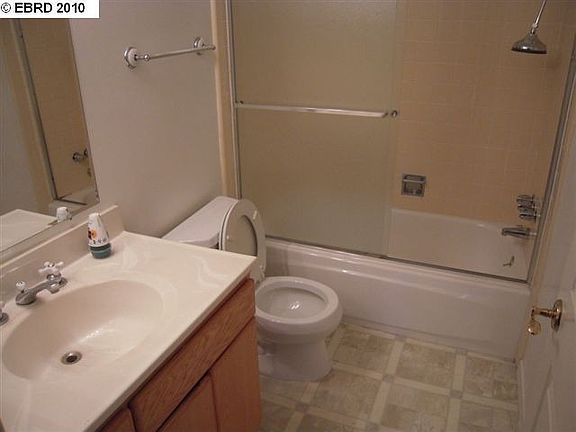 5th image of 1965 Ascot Dr APT 12