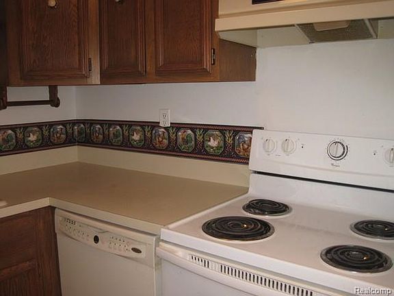 3rd image of 25150 Franklin Ter #4