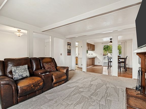 3rd image of 1238 W Southhampton Rd #230